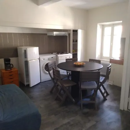 Apartment 6 Personnes